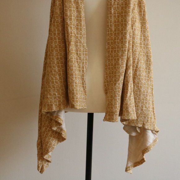 π¨π¦ Leave Nothing But Footprints Shawl/Shrug - Picture 5 of 7